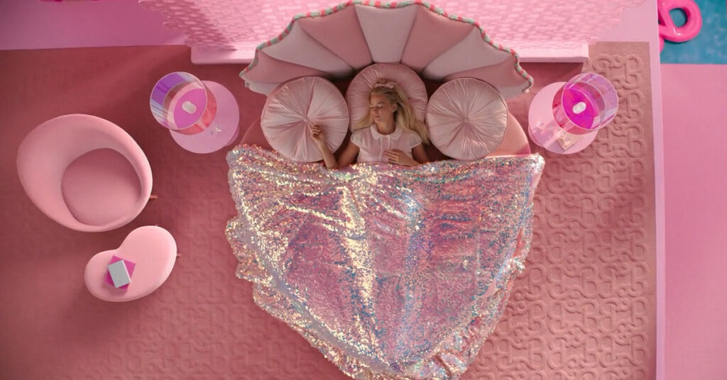 یک فیلم، دو نگاه: نقد فیلم Barbie 19 Barbie