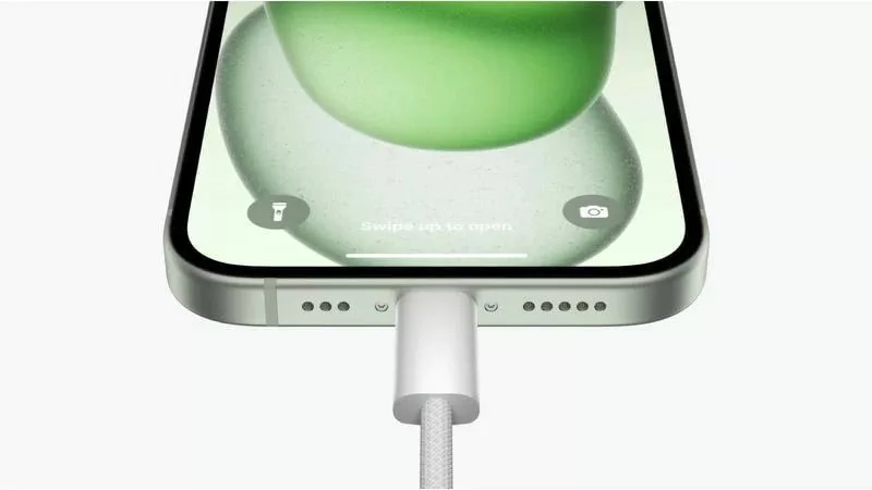 اپل می‌تواند میکروفون پایین آیفون 15 و آیفون 15 پلاس را تعمیر کند