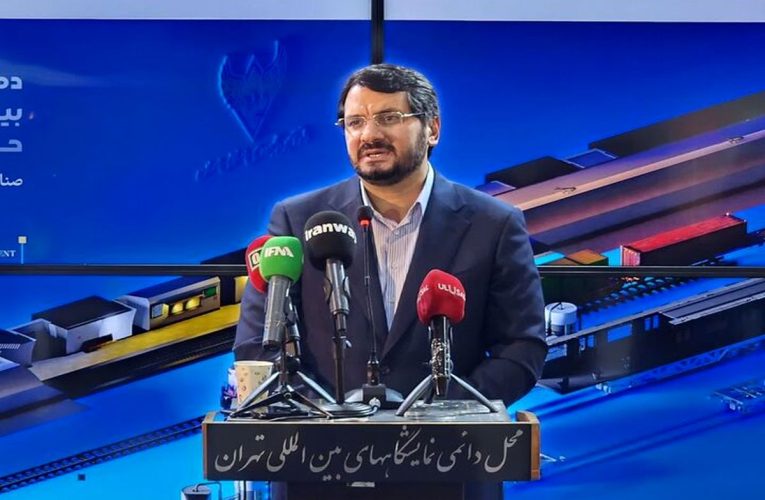 تقدیر وتجلیل وزیر راه و شهرسازی از مدیر عامل شهر فرودگاهی امام خمینی(ره)