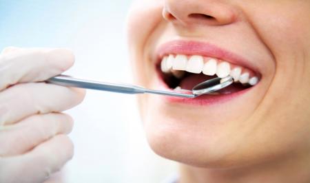 5 اشتباه رایجی که باعث زردی دندان‌ها می‌شود