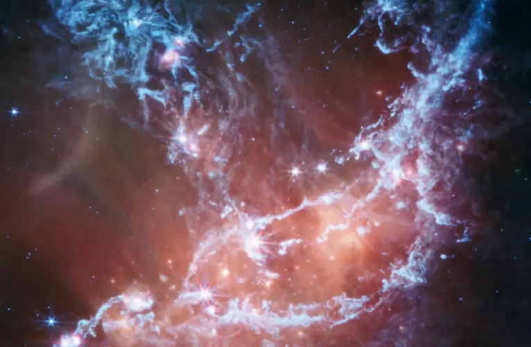 تلسکوپ جیمز وب زیبایی ماورایی خوشه ستاره‌ای NGC 346 را به نمایش گذاشت