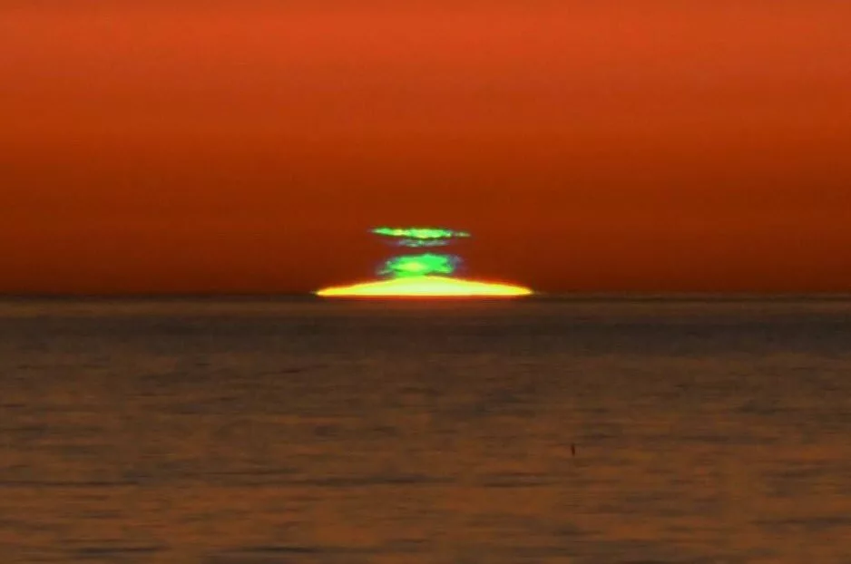درخش سبز هنگام غروب خورشید در 60 ثانیه + ویدیو
