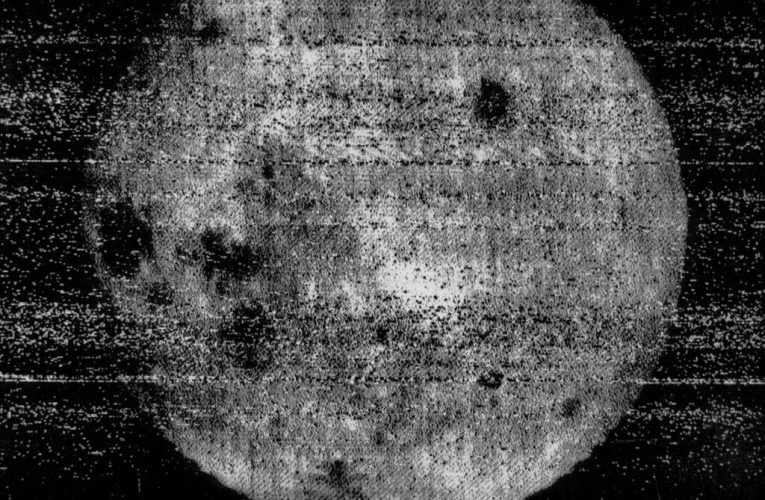 زمینی‌ها برای اولین‌بار نیمه تاریک ماه را دیدند