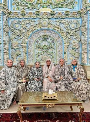 عکس یادگاری زنان گردشگر اروپایی در ایران+عکس