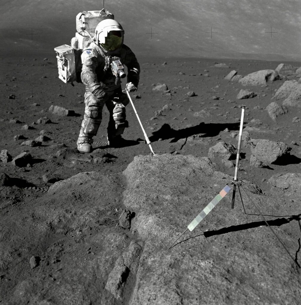 نمونه برداری از ماه در ماموریت آپولو ۱۷
