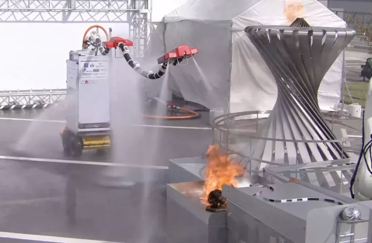 این ربات «اژدهای پرنده» می‌تواند آتش را از دور خاموش کند [تماشا کنید]