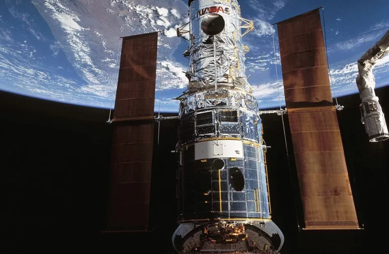 شاتل اندور برای تعمیر تلسکوپ فضایی هابل پرتاب شد