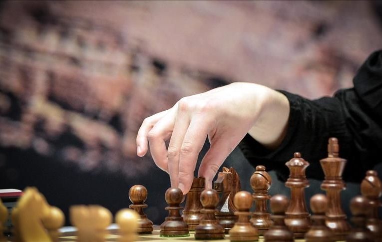 مگنوس کارلسن هم چنان مرد شماره یک شطرنج دنیا/ بردیا دانشور هجدم دنیا شد