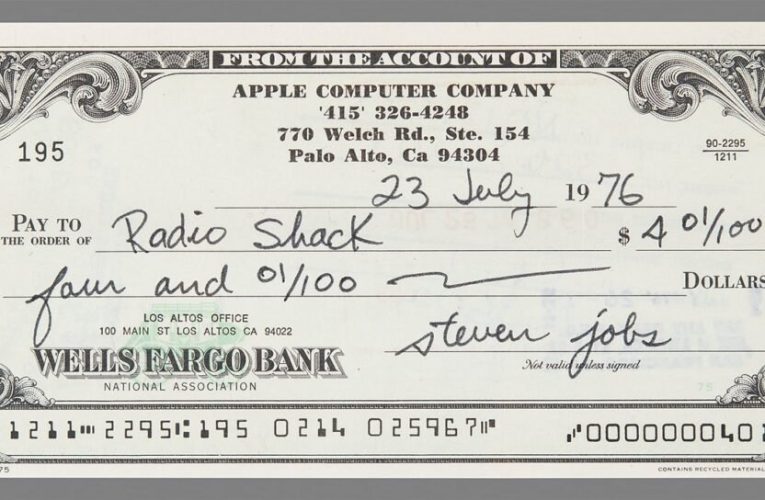 چک ۴ دلاری استیو جابز در یک حراجی بیشتر از ۲۰,۰۰۰ دلار قیمت خورد