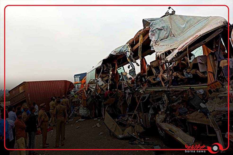 2 کشته و 19 زخمی بر اثر برخورد اتوبوس با کمپرسی در هند