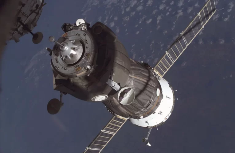 فضاپیمای سایوز ۱۷ به زمین بازمی‌گردد