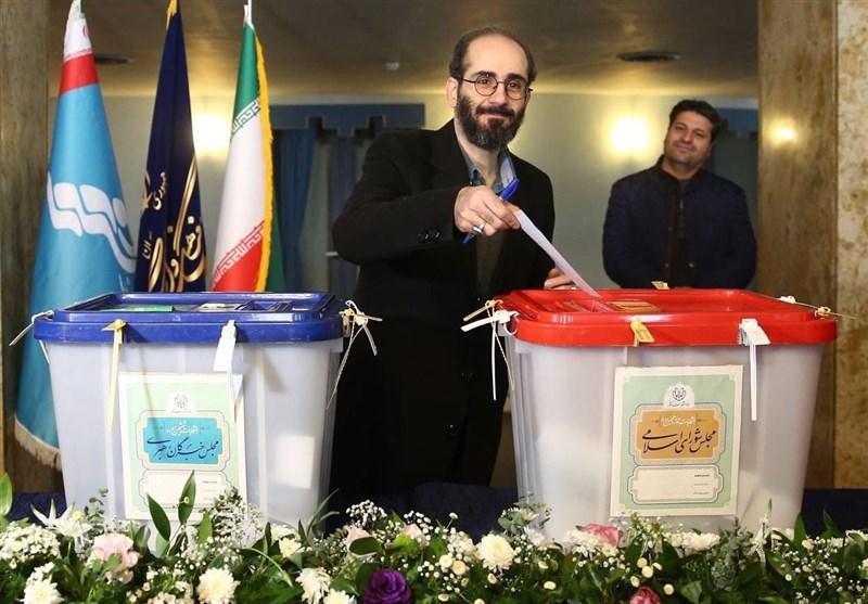 وجود هنرمندان پای صندوق رای به روایت عکس 32 تالار وحدت , تخلفات انتخاباتی ,