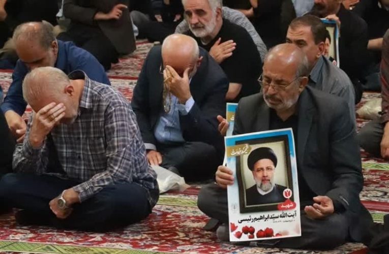 پخش مراسم تشییع و اقامه نماز رهبر انقلاب از تلویزیون_تاشکن