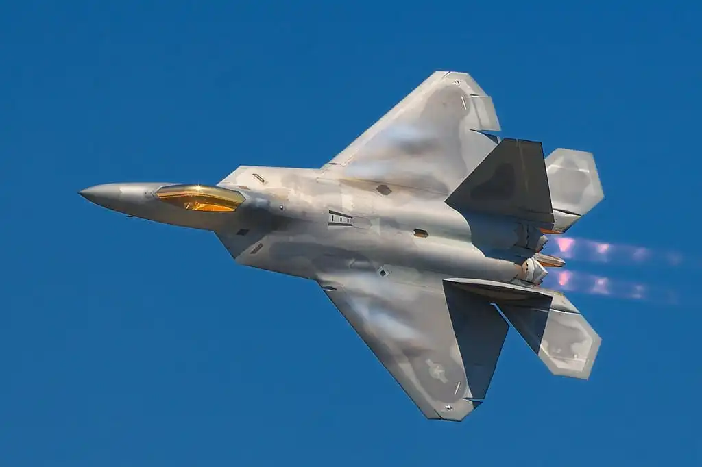 قیاس F-22 Raptor لاکهید با YF-23 نورثروپ_تاشکن 38 مقایسه F-22 Raptor لاکهید با YF-23 نورثروپ
