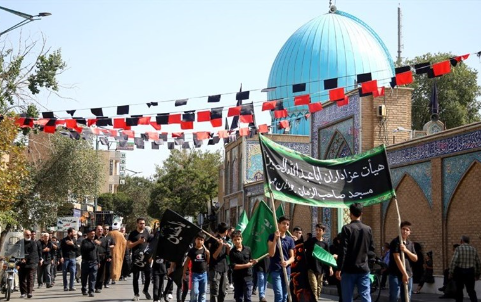 سیاه پوشان و چهارپایه خوانی از آیین های سنتی عزاداری مردم قزوین در محرم سیاه پوشان و چهارپایه خوانی از آیین های سنتی عزاداری مردم قزوین در محرم