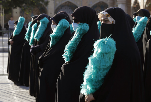 سیاه پوشان و چهارپایه خوانی از آیین های سنتی عزاداری مردم قزوین در محرم سیاه پوشان و چهارپایه خوانی از آیین های سنتی عزاداری مردم قزوین در محرم