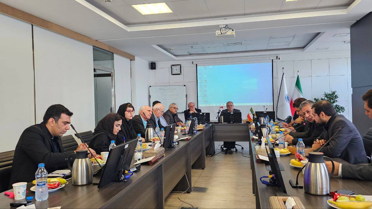 دولت چهاردهم به‌جای تصمیم‌گیری درباره گزینه‌های یک پلتفرم، زیرساخت‌ها را توسعه دهد