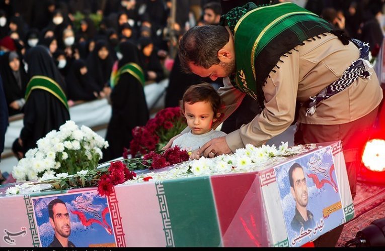 اظهار برنامه های رادیو در گرامیداشت شهدای دفاع کننده حرم_تاشکن