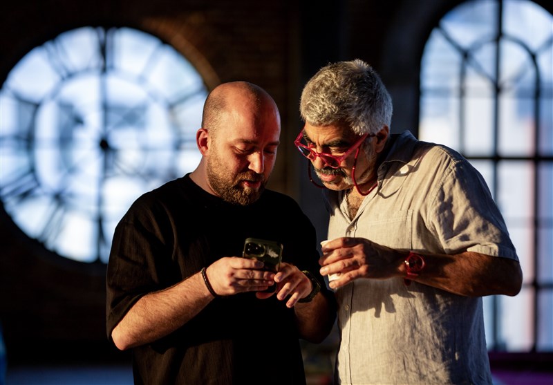 نمایش‌خانگی , کتاب , سروش صحت ,