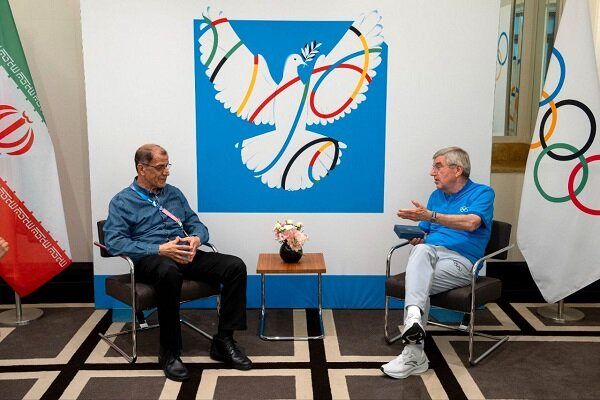 خسروی‌وفا نشان صلح المپیک را از رئیس کمیته بین المللی المپیک دریافت کرد_تاشکن