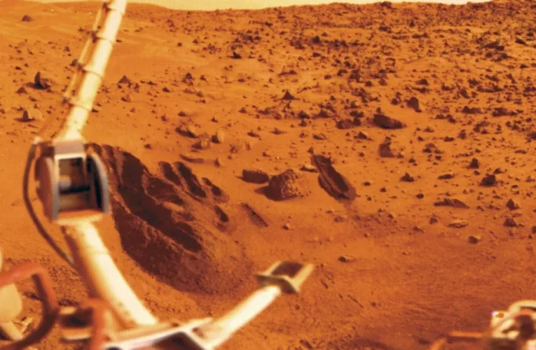 فضاپیمای وایکینگ ۱ به فضا پرتاب شد_تاشکن