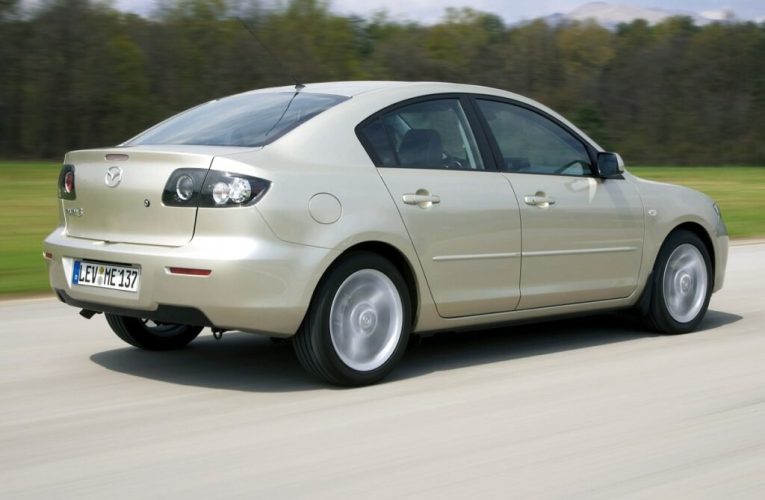 نگاهی به قیمت مزدا ۳ اتاق قدیم در بازار به بهانه ورود نسل تازه [مرداد ۱۴۰۳]_تاشکن