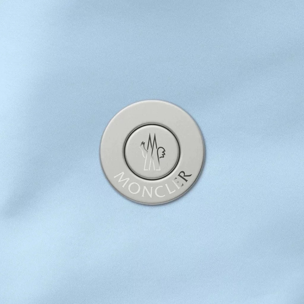 تاثییر تازه جانی آیو با همکاری برند مونکلر: ژاکتی با دکمههای خاص!_تاشکن 16 طراحی دکمه برای ژاکت مونکلر