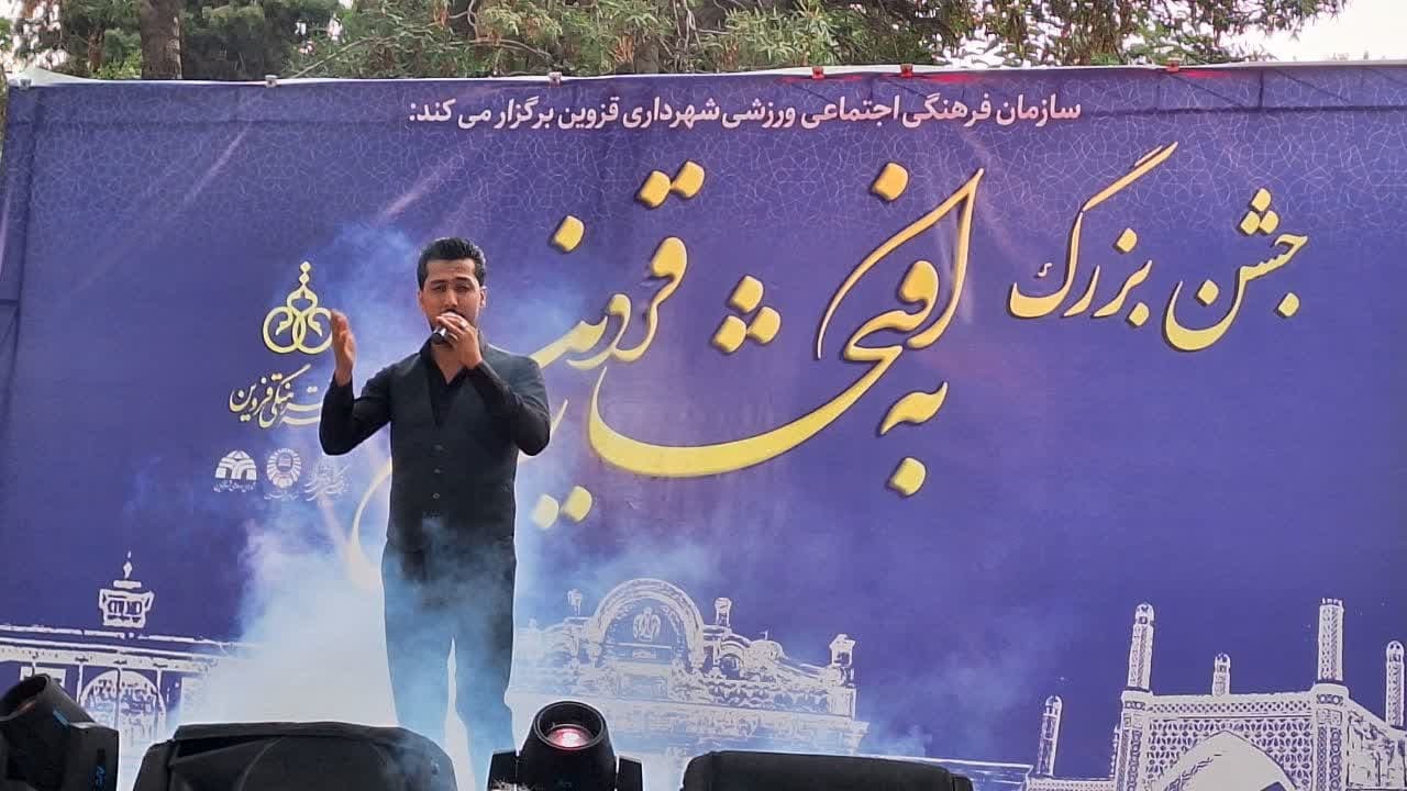 شهرداری قزوین در برگزاری برنامه های هفته فرهنگی یکه و تنها بود شهرداری قزوین در برگزاری برنامه های هفته فرهنگی یکه و تنها بود