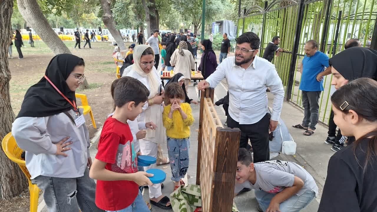 شهرداری قزوین در برگزاری برنامه های هفته فرهنگی یکه و تنها بود شهرداری قزوین در برگزاری برنامه های هفته فرهنگی یکه و تنها بود