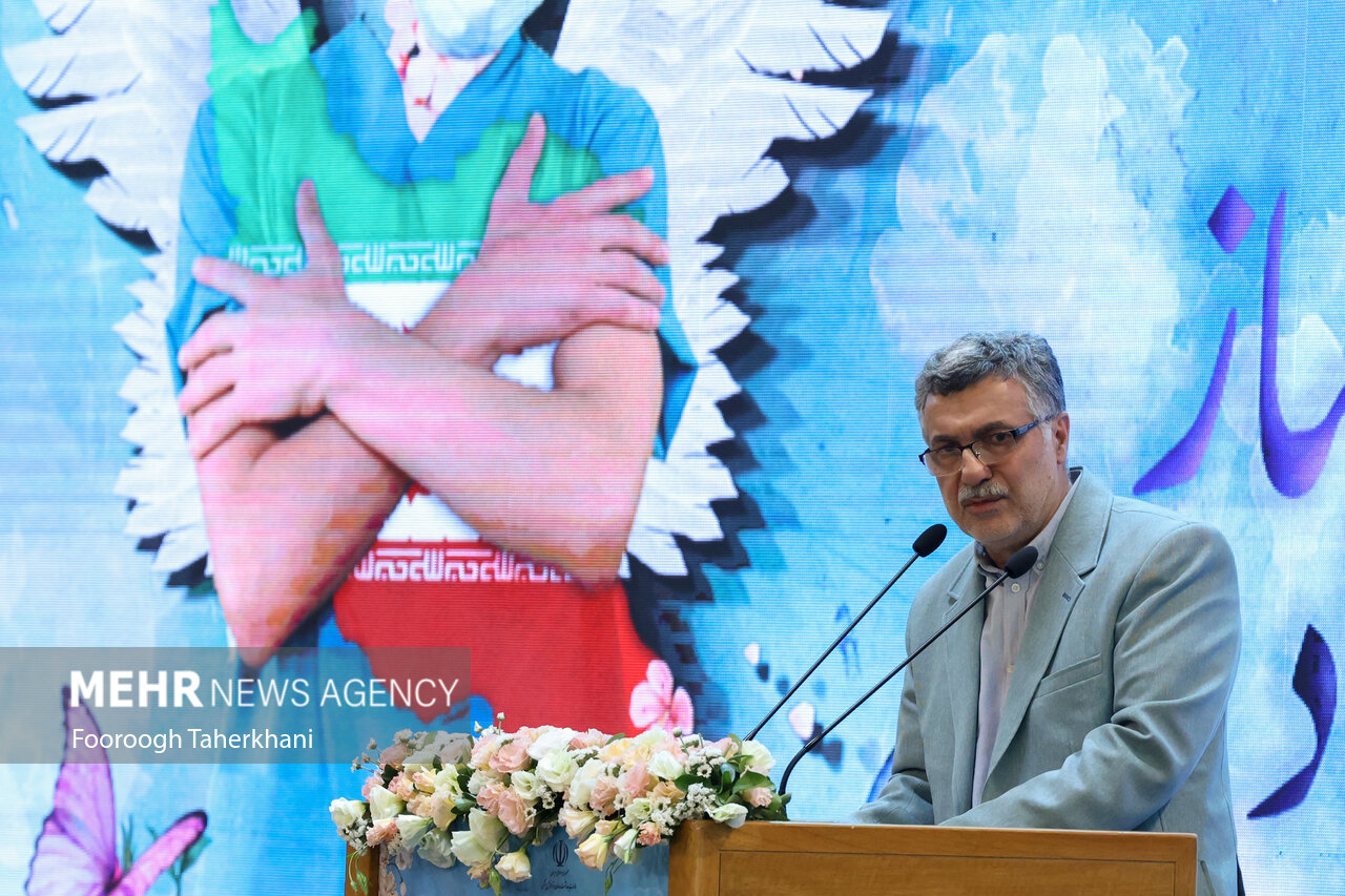 ضرورت توجه به معیشت کادر سلامت/ نباید اجازه بدهیم نخبگان بروند - خبرگزاری مهر | اخبار ایران و جهان