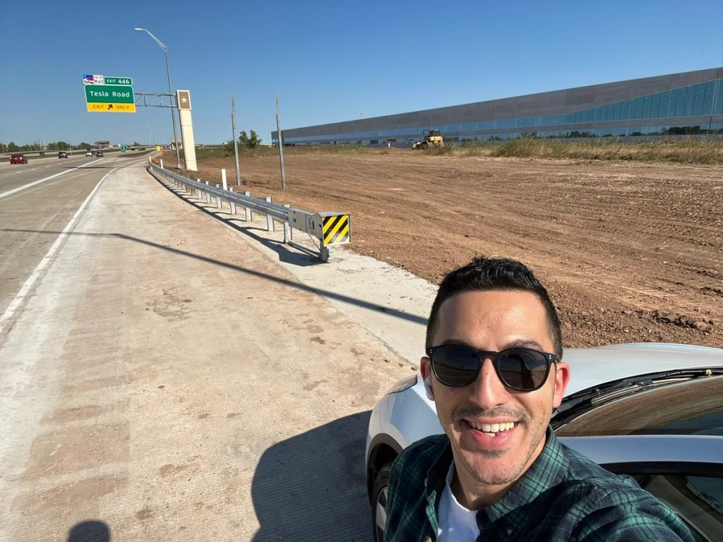 «امید افشار»، دست راست ایلان ماسک، مسئول فروش تسلا در آمریکا و اروپا شد