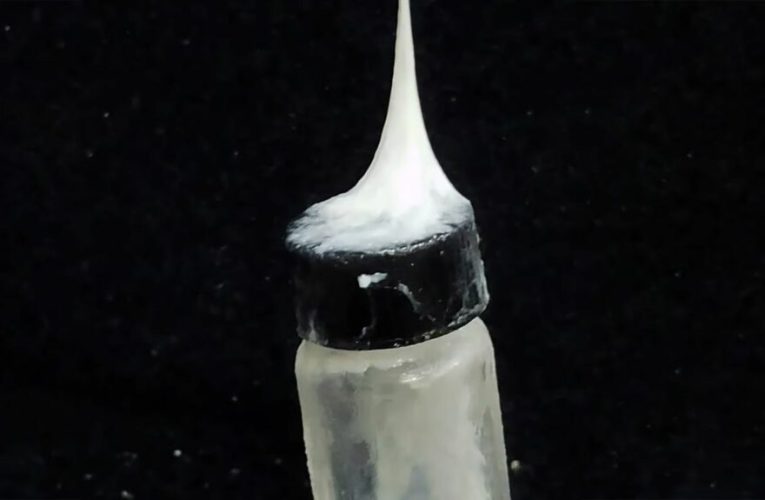 این الیاف ابریشمی چسبان الهام‌گرفته از مرد عنکبوتی، ۸۰ برابر وزن خود را بلند می‌کنند_تاشکن