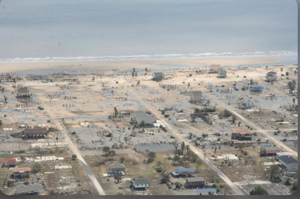 جولان طوفان ترسناک میلتون در سواخل فلوریدای آمریکا + ویدیو