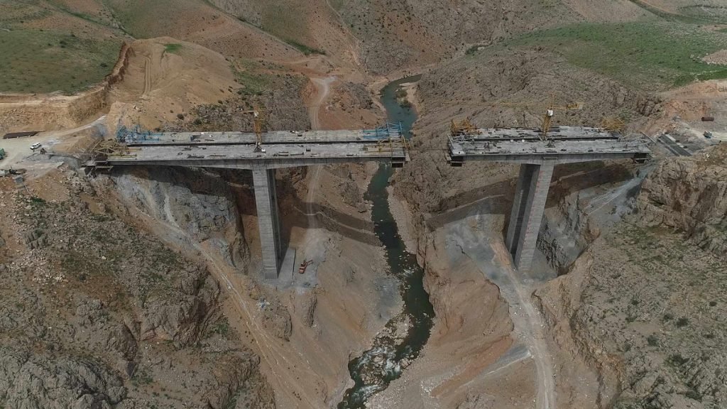 آزادراه اصفهان – شیراز