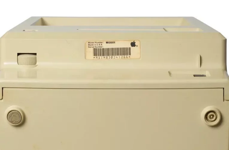 کامپیوتر ۱۵۰ هزار دلاری کمیاب اپل در حراجی به فروش گذاشته شد_تاشکن