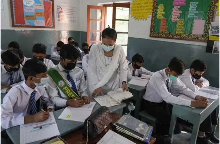 آلودگی بی‌سابقه هوا در لاهور پاکستان هزاران نفر را روانه بیمارستان کرد_تاشکن