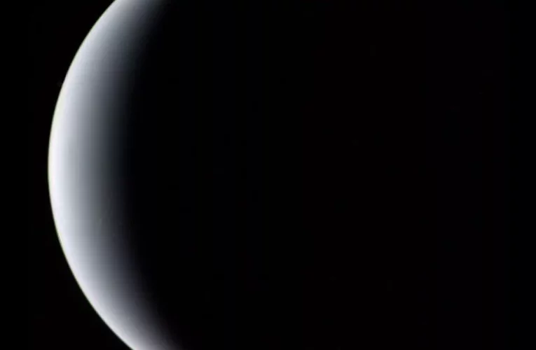 نپتون در شب؛ آخرین نگاه‌های وویجر ۲ به غول یخی منظومه شمسی_تاشکن