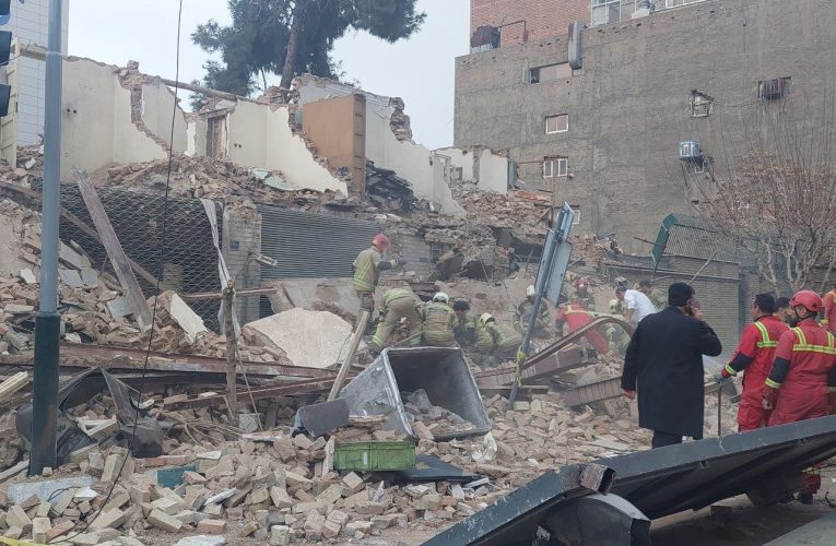 ۳ مصدوم در پی حادثه ریزش ساختمان ۴ طبقه در خیابان ایرانشهر – خبرگزاری مهر | اخبار ایران و جهان_تاشکن