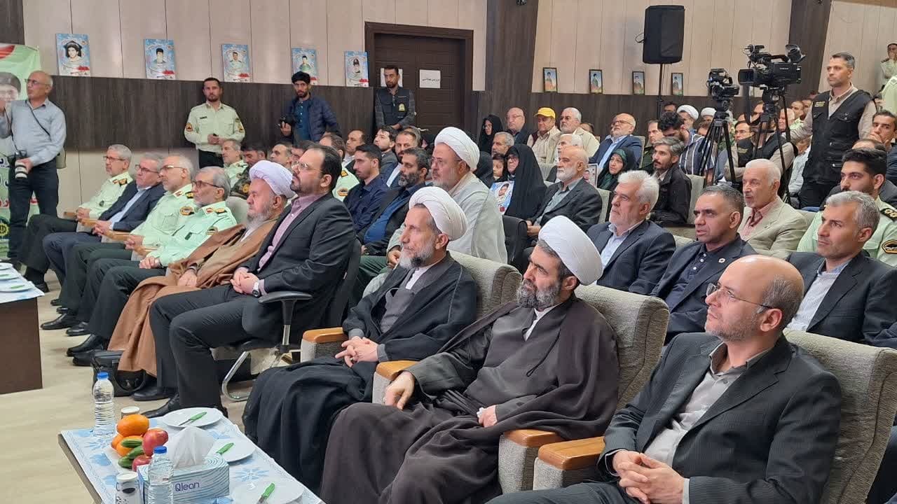 روح حاکم بر بدنه فراجا، انتظامی - اجتماعی است و از رویکرد نظامی و امنیتی فاصله گرفته ایم روح حاکم بر بدنه فراجا، انتظامی - اجتماعی است و از رویکرد نظامی و امنیتی فاصله گرفته ایم