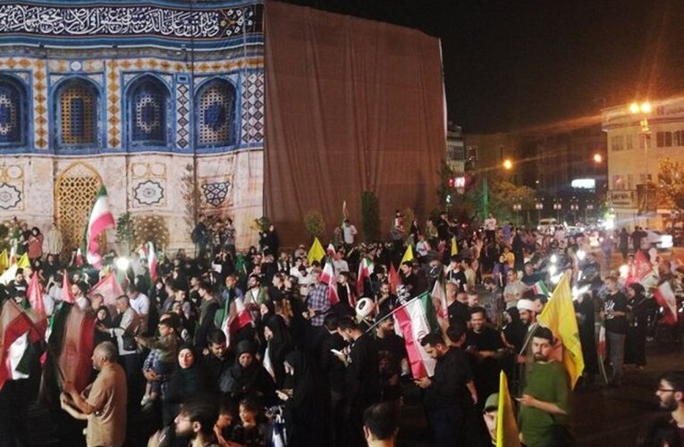 تجمع مردمی و دانشجویی در میدان انقلاب تهران برگزار شد_تاشکن