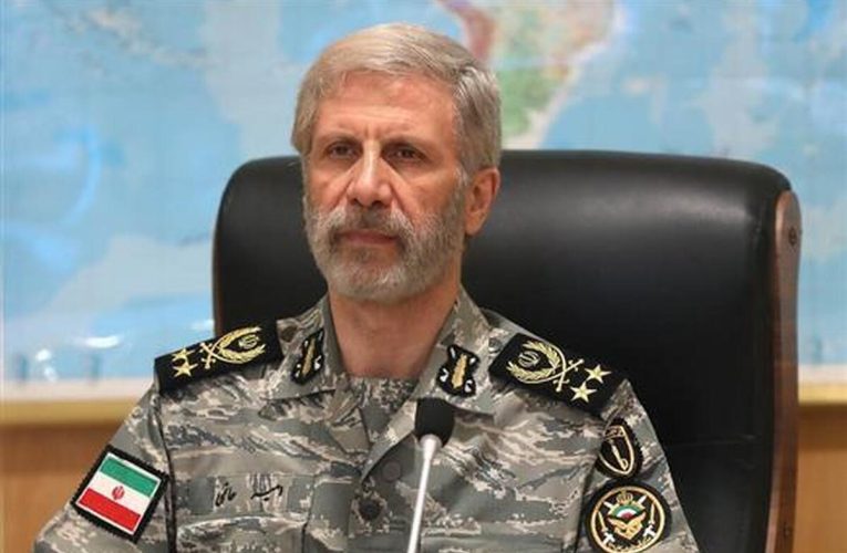 فرمانده کل ارتش روز صنعت دفاعی را تبریک گفت_تاشکن
